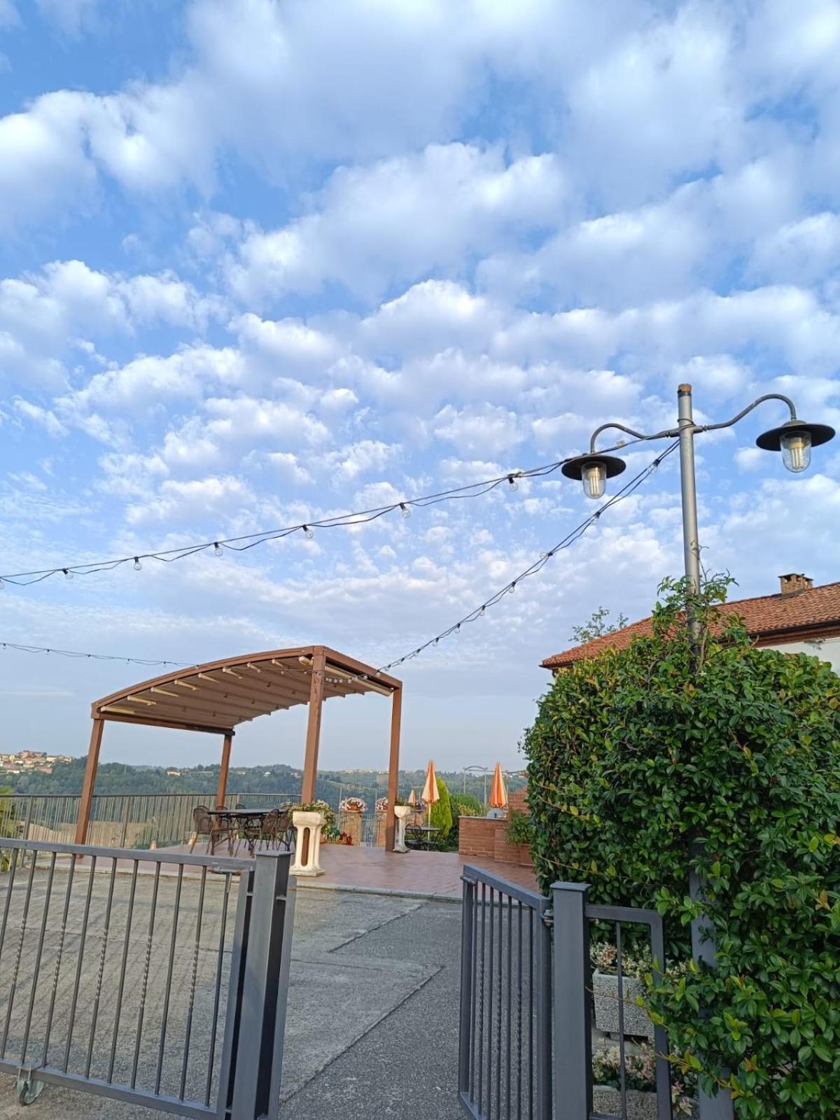 Il Pozzo Fiorito Apartment Cossombrato Bagian luar foto